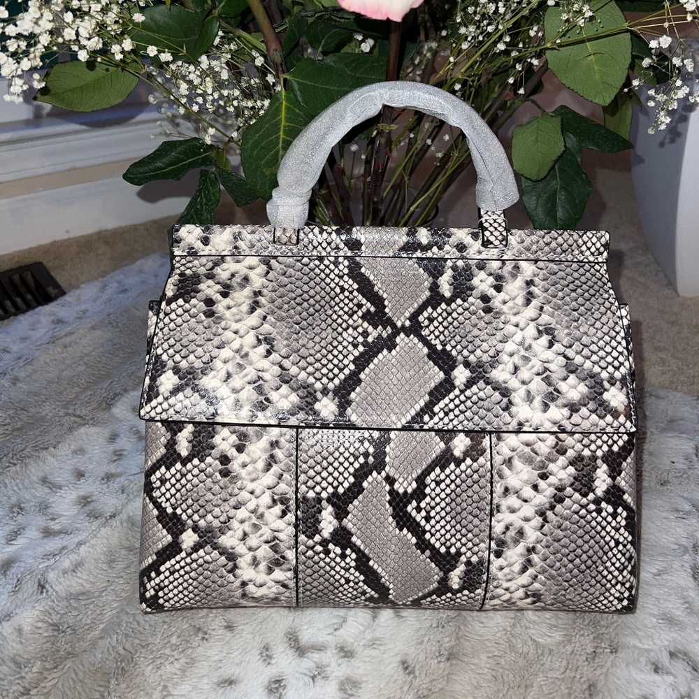 BLACK & WHITE TORY BURCH